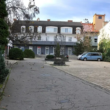 Mojzitov Dvor
